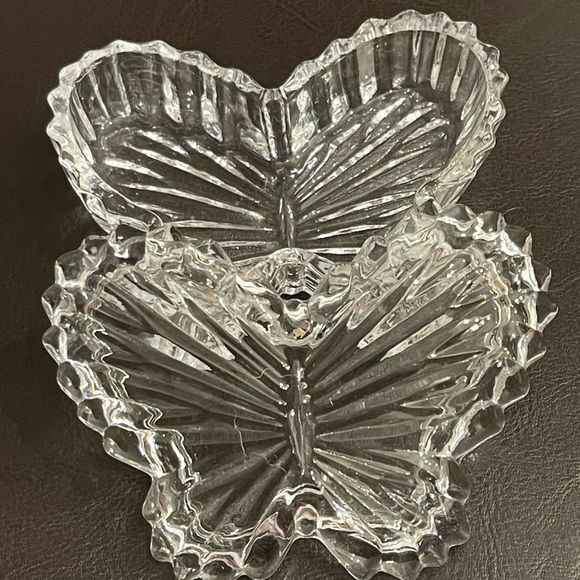 Stunning Butterfly Shaped Cut Crystal Glass Trinket Dish With Lid. EUC - Picture 2 of 8